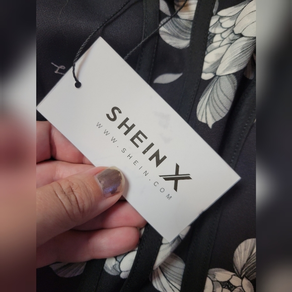 FREE W BUNDLE Shein X Karol Dias cropped tank top - Picture 5 of 11